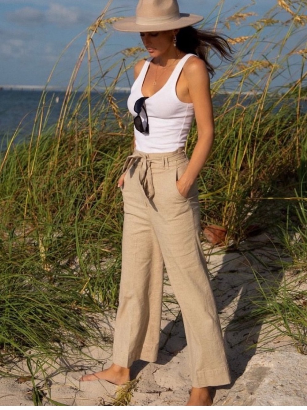 WORN ONCE! LIKE NEW! H&M LINEN BLEND WIDE LEG PAPERBAG TIE WAIST PANTS SIZE 4